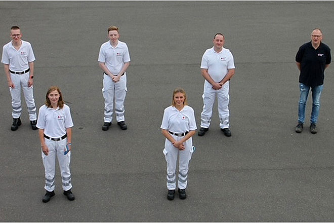 5 von 7 Azubis sowie Markus Schumacher, stellvertretender Leiter Rettungsdienst.