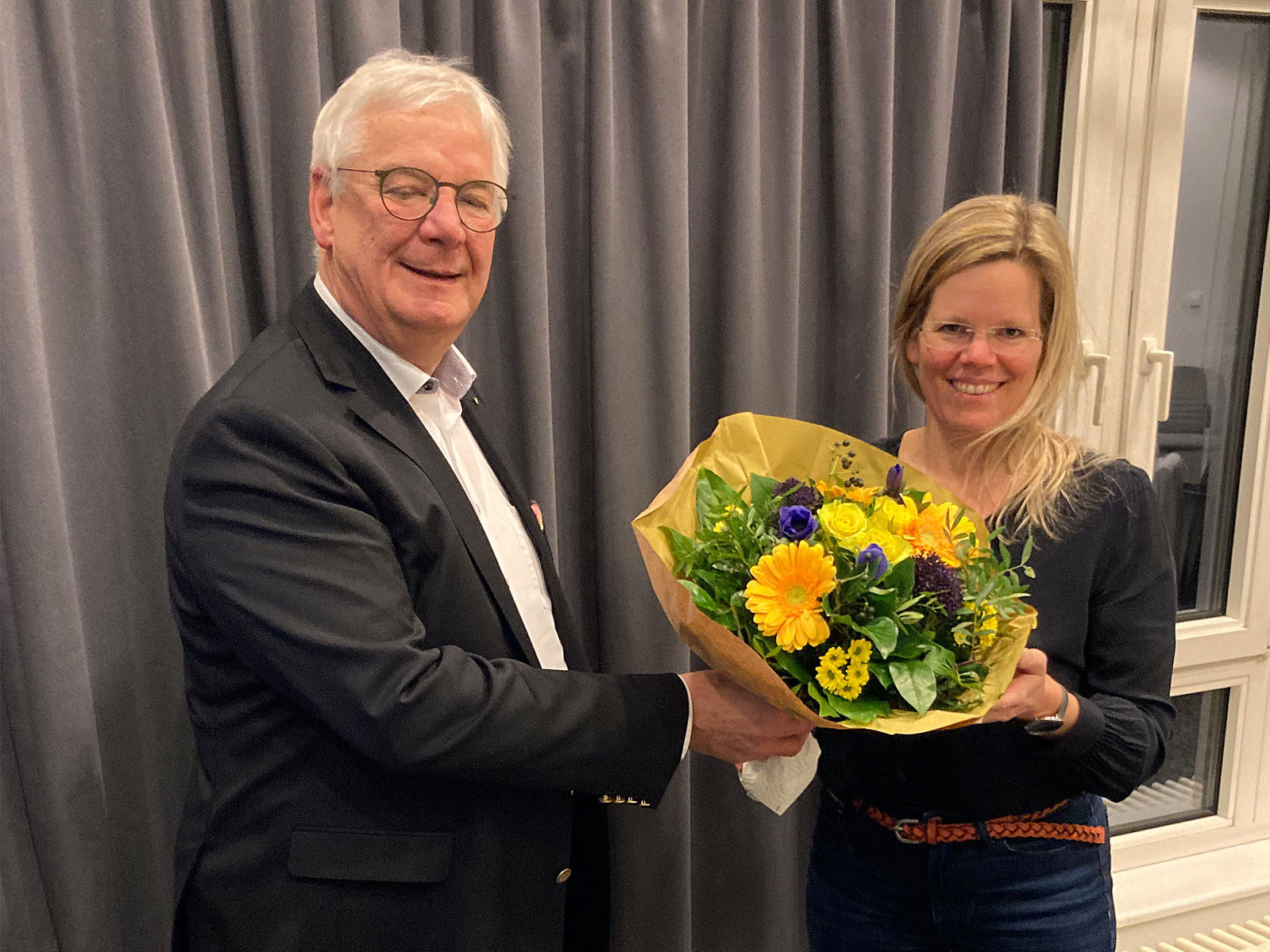 Landrätin Julia Gieseking wird neues Aufsichtsratsmitglied beim DRK Rettungsdienst EMH gGmbH. Landrätin Julia Gieseking wird neues Aufsichtsratsmitglied beim DRK Rettungsdienst EMH gGmbH.